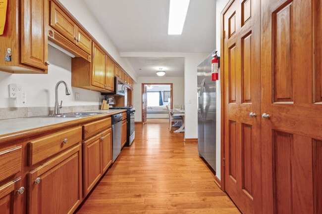 Building Photo - 204 Elmhurst Ct