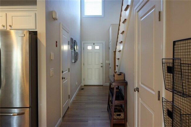 Building Photo - 40 Streamview Dr