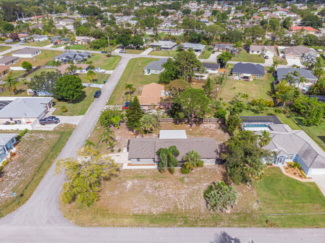 Building Photo - 602 SE Ridgely Ave