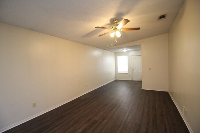 Building Photo - 3/2 brick with fenced backyard in SW Pensa...