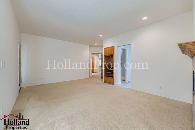 Building Photo - 1655 SE Brookwood Ave