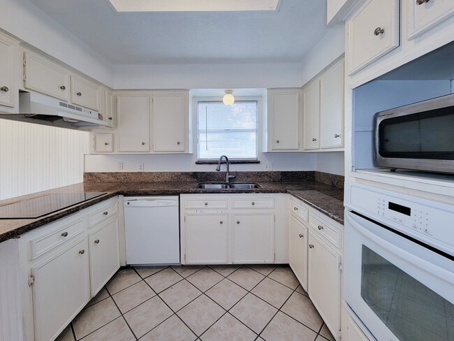 Building Photo - 2710 Quail Creek Dr