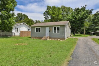 Building Photo - 1 Bedroom | 1 Bathroom | House with Carpor...