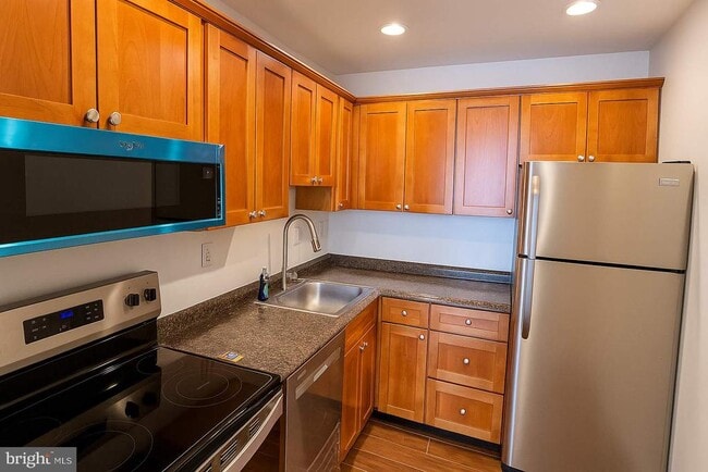 Building Photo - 9926 Ridgeline Dr