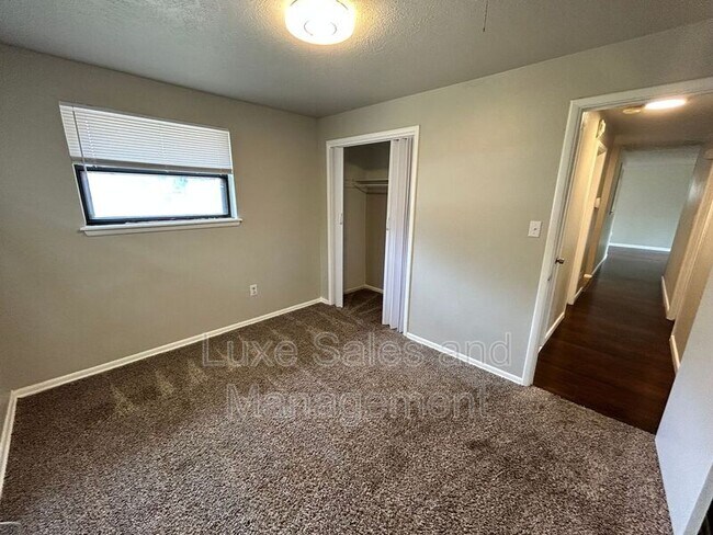 Building Photo - 700 Crosby Blvd