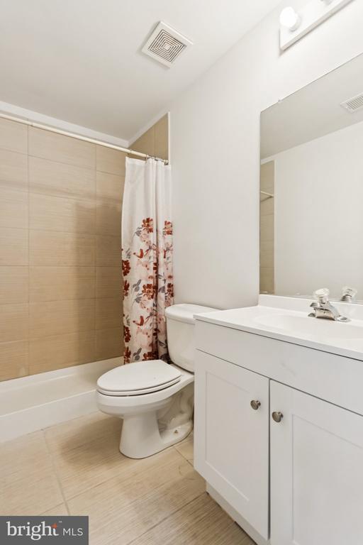 Building Photo - 120 Douglas Dr