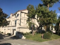 Building Photo - 653 Fairview Ave