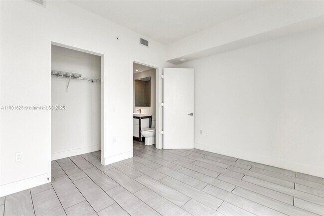 Building Photo - 2000 Metropica Wy