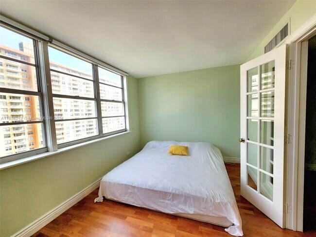 Building Photo - 250 174th St