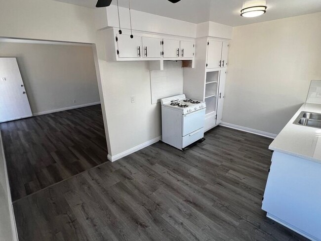 Building Photo - 4358 W 142nd St