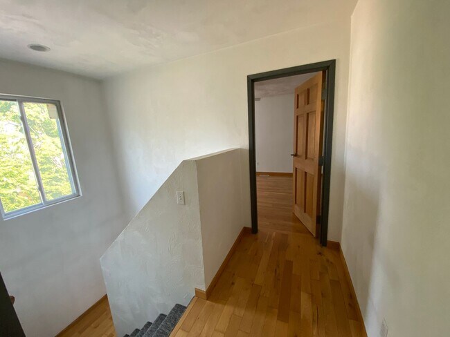 Building Photo - 1118 Lafayette - 4 Bed/4.5 Bath Unit Near ...