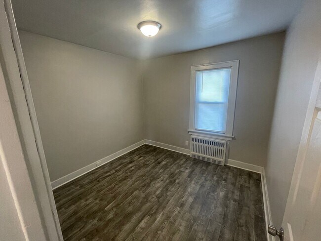 Building Photo - Spacious 3 Bedroom Home with Full finished Basement and Detached Garage!