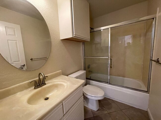 Building Photo - Beautiful 2-Bedroom Condo Near Silicon Valley!