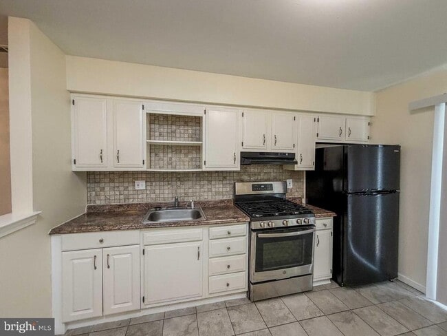 Building Photo - 38 Hopewell Ln