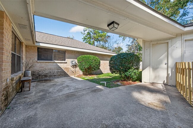 Building Photo - 3815 Brook Shadow Dr