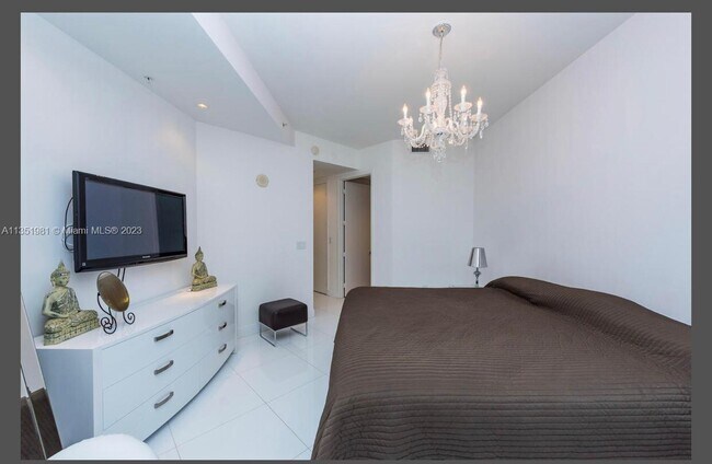 Building Photo - 18201 Collins Ave