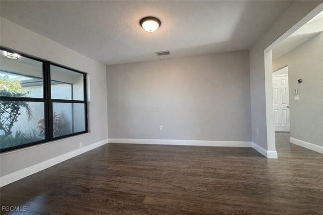 Building Photo - 1222 NE 40th Terrace