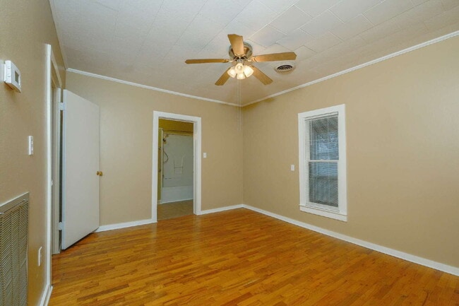 Building Photo - 112 Moore St