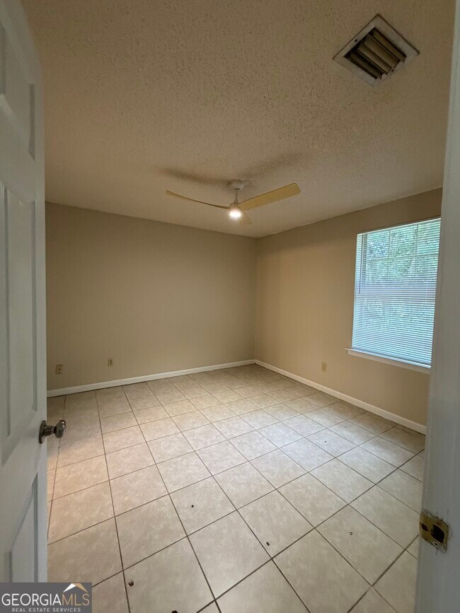 Building Photo - 414 Admiral's Walk Dr