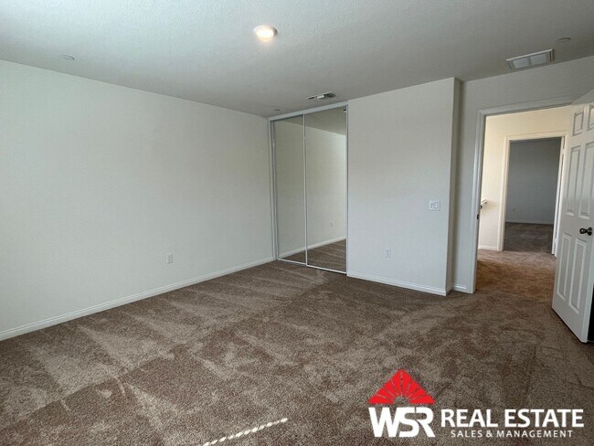 Building Photo - Stunning 6-Bedroom, 3-Bathroom Home for rent in a newer neighborhood