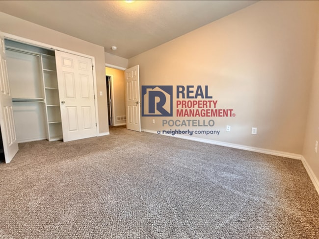 Building Photo - Beautiful 3 Bedroom 2.5 Bathroom Home For Rent