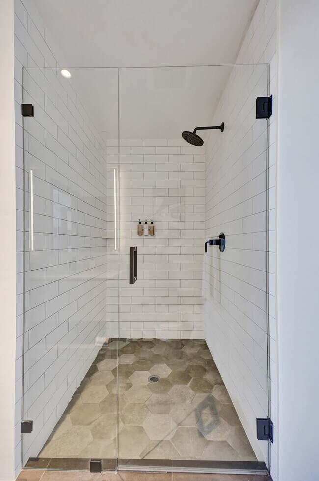 Building Photo - 398 NE 5th St