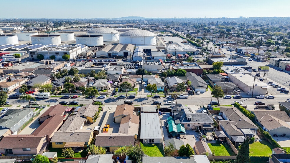 Building Photo - 2051 E Harding St