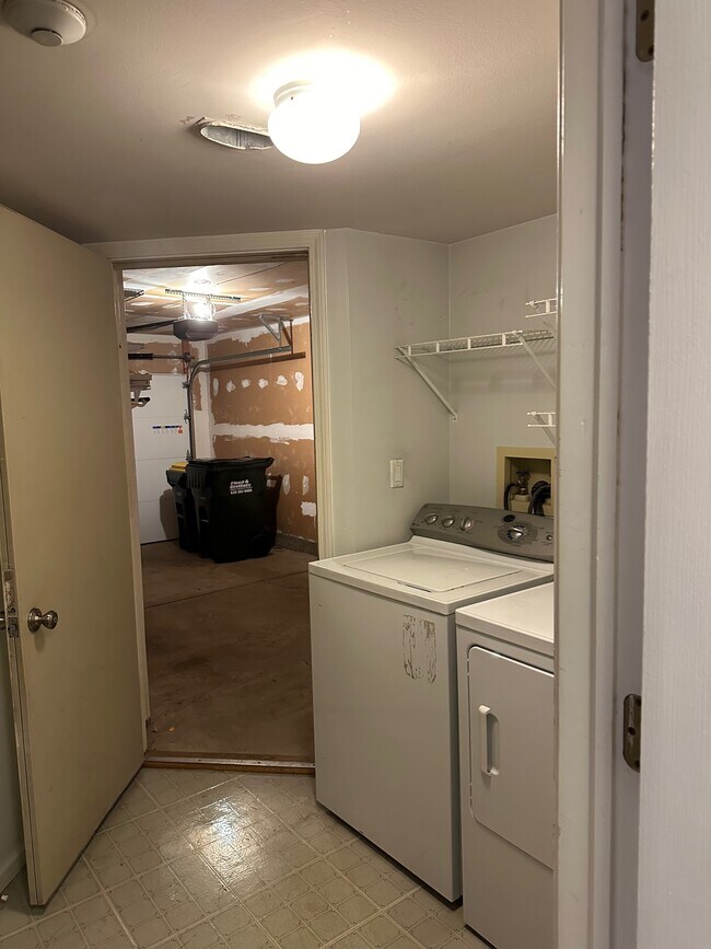 Building Photo - 386 Waterford Ct