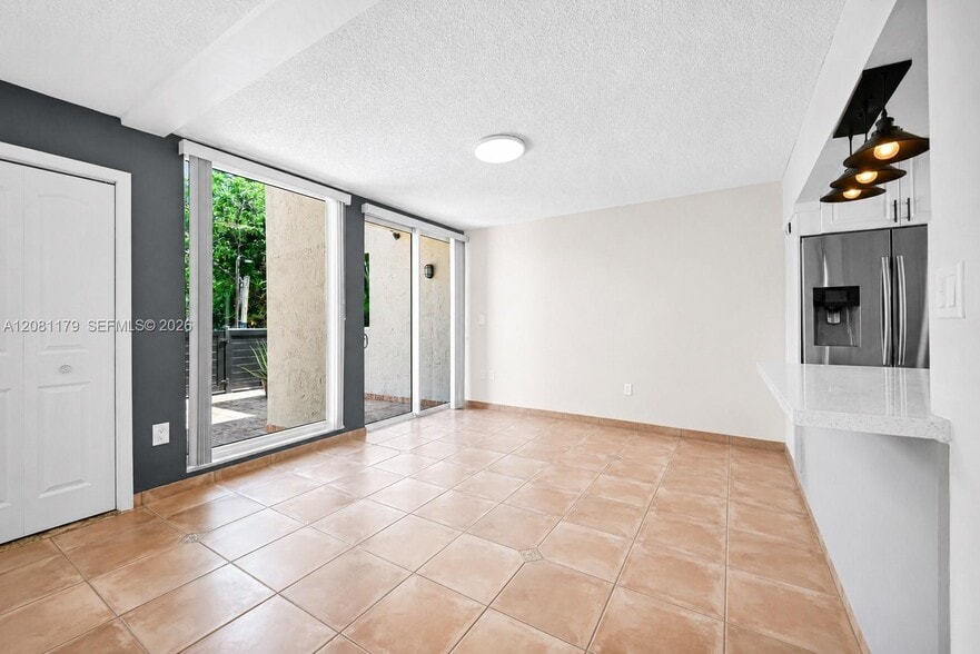 Building Photo - 9133 Fontainebleau Blvd