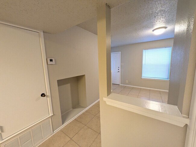 Building Photo - 330 W Byrd Blvd