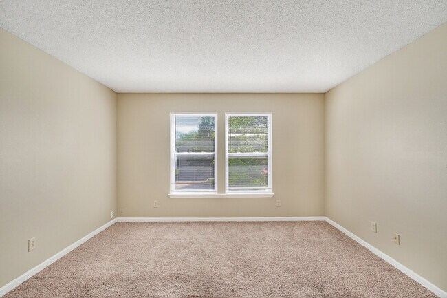 Building Photo - 2030 Orchid Bloom Ln
