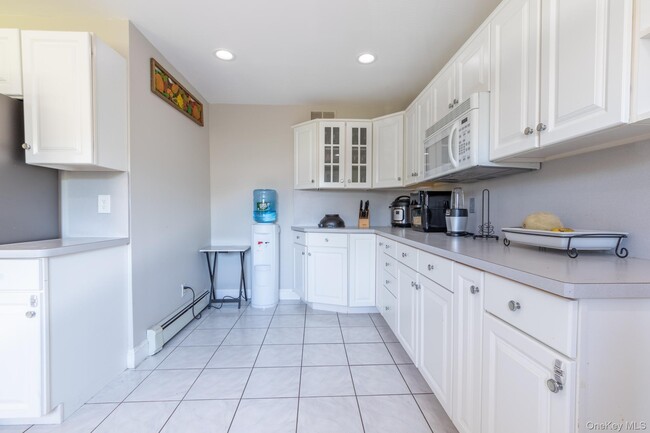 Building Photo - 977 Woodcliff Dr