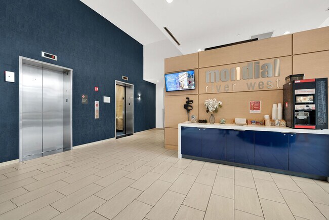 Building Photo - 910 W Huron St