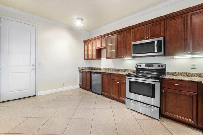 Building Photo - 8429 Cocoplum Sound Ln