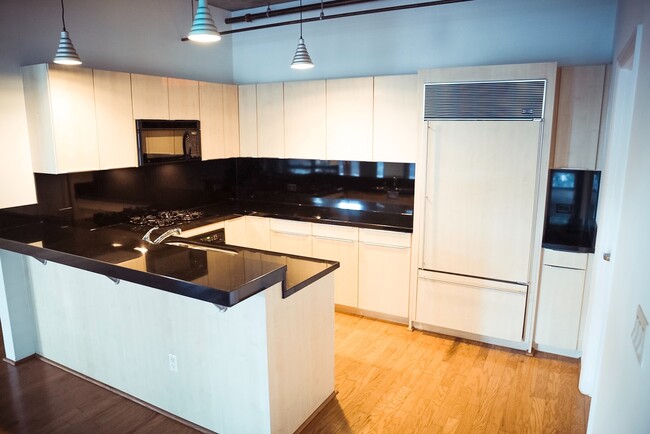 Building Photo - PARKLOFT!! Walk to Petco Park & all that E...