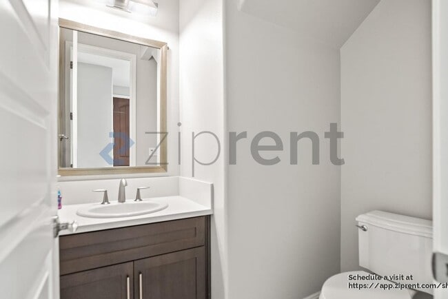 Building Photo - 205 Vereda del Turia