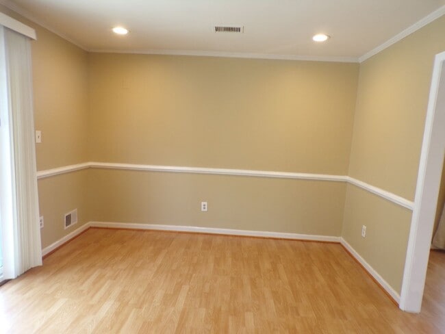 Building Photo - WOW Factor Home in Alexandria