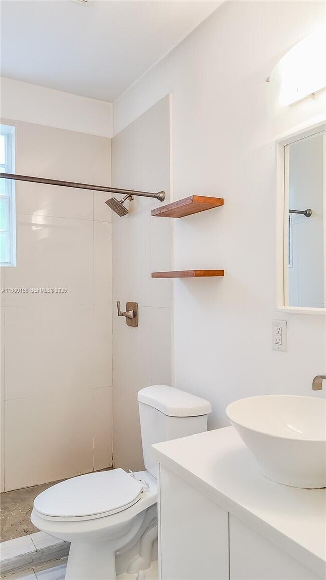 Building Photo - 1719 SW 15th St