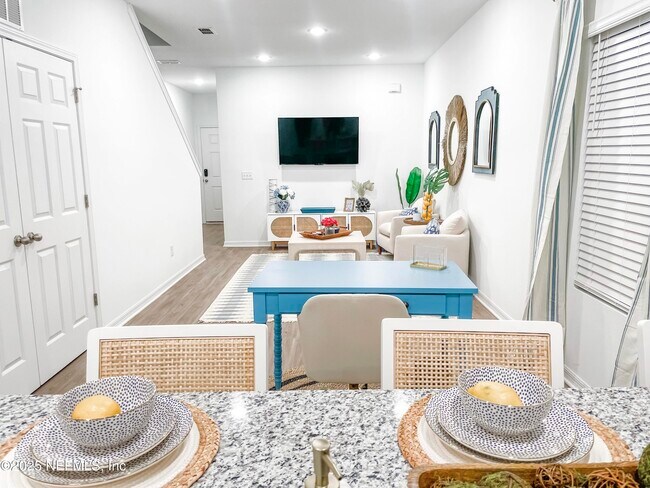 Building Photo - 57 Pamplona Dr