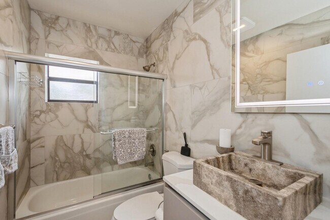 Building Photo - 4485 Carambola Cir S