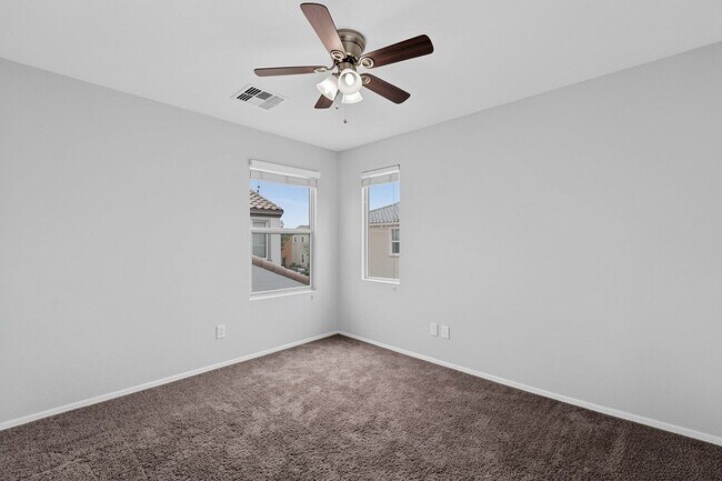 Building Photo - 2220 S Ponderosa Dr
