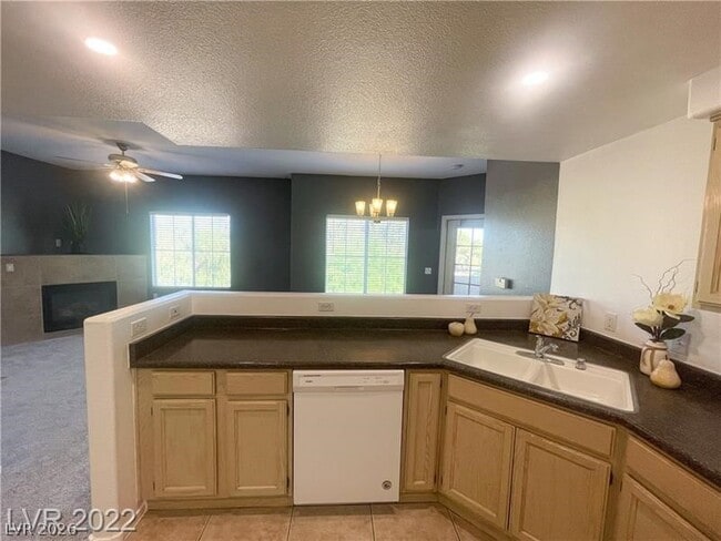 Building Photo - 3400 Cabana Dr