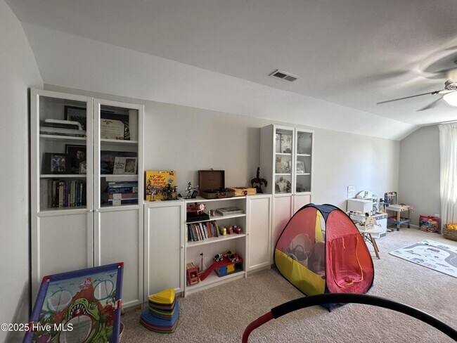Building Photo - 301 Samuel Run Dr