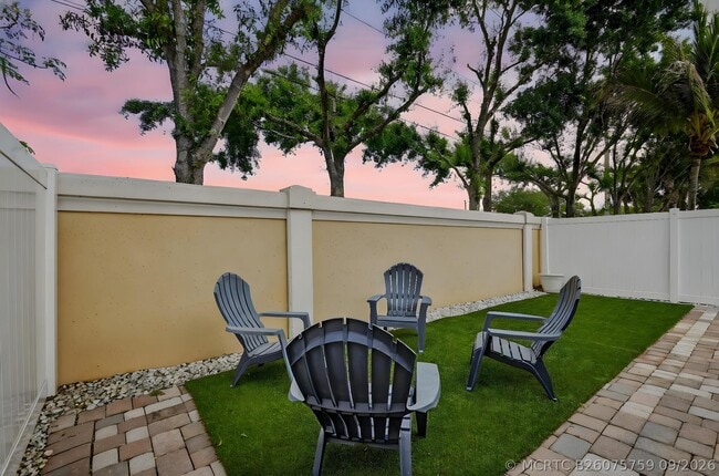 Building Photo - 3387 Commodore Ct