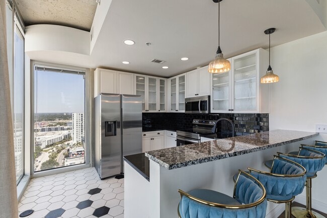 Building Photo - 777 N Ashley Dr