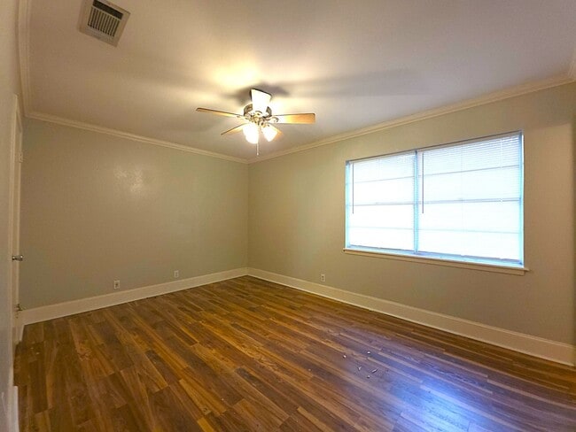 Building Photo - 308 Lakeview St
