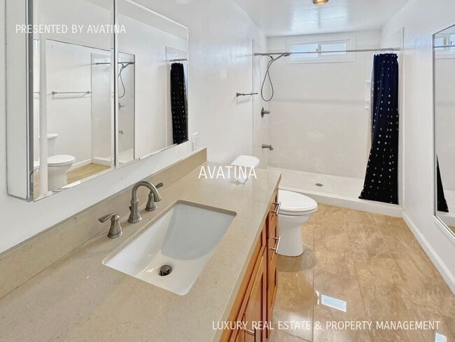 Building Photo - 1223 Manulani St