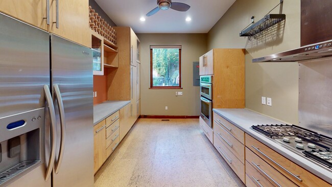 Building Photo - 1834 Ingleside Terrace NW