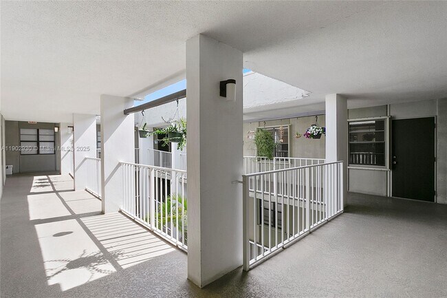 Building Photo - 501 SW 11th Pl