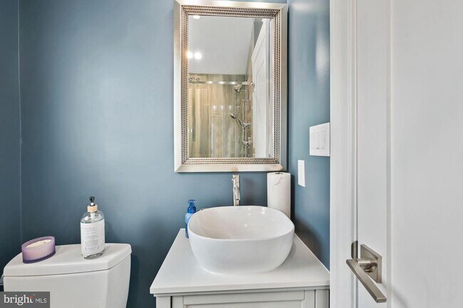 Building Photo - 6005 Selvyn Rd